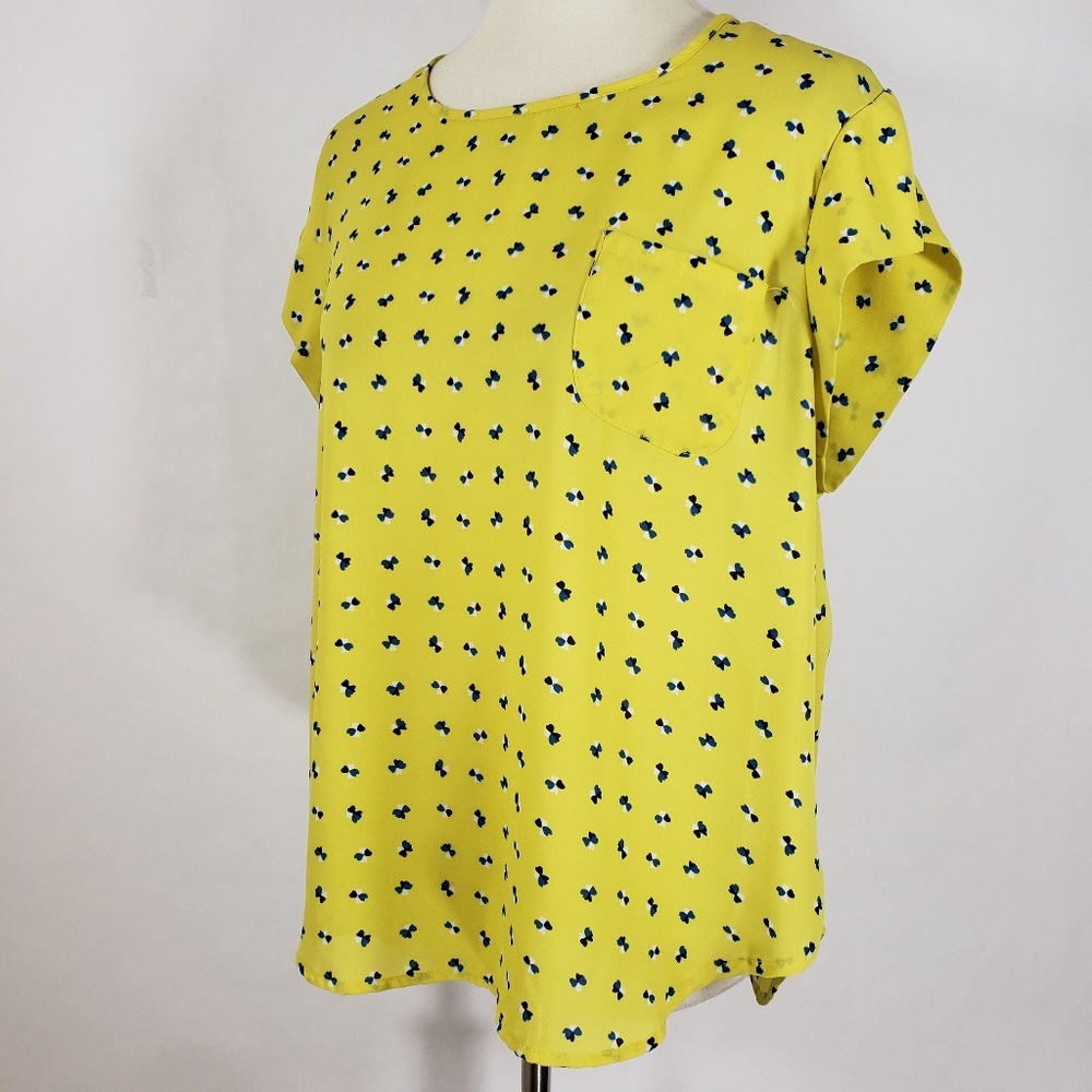 SOLD Lily White Yellow Short Sleeve Pocket Top - Picture 1 of 8